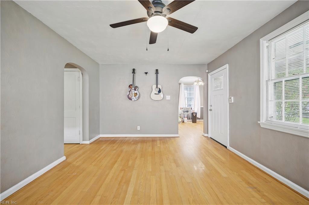 2309 Leckie St Property Photo 5