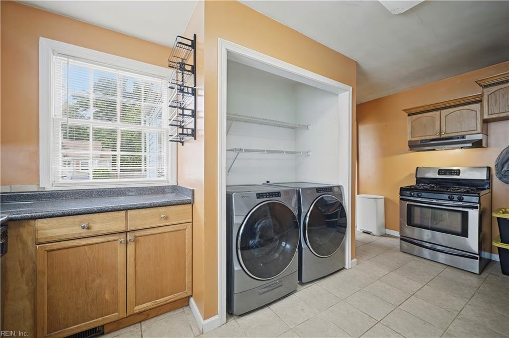 2309 Leckie St Property Photo 10