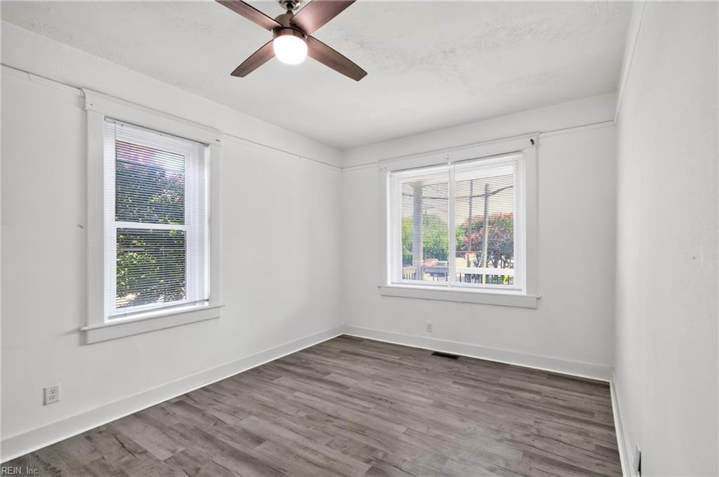 351 51st St Property Photo 10