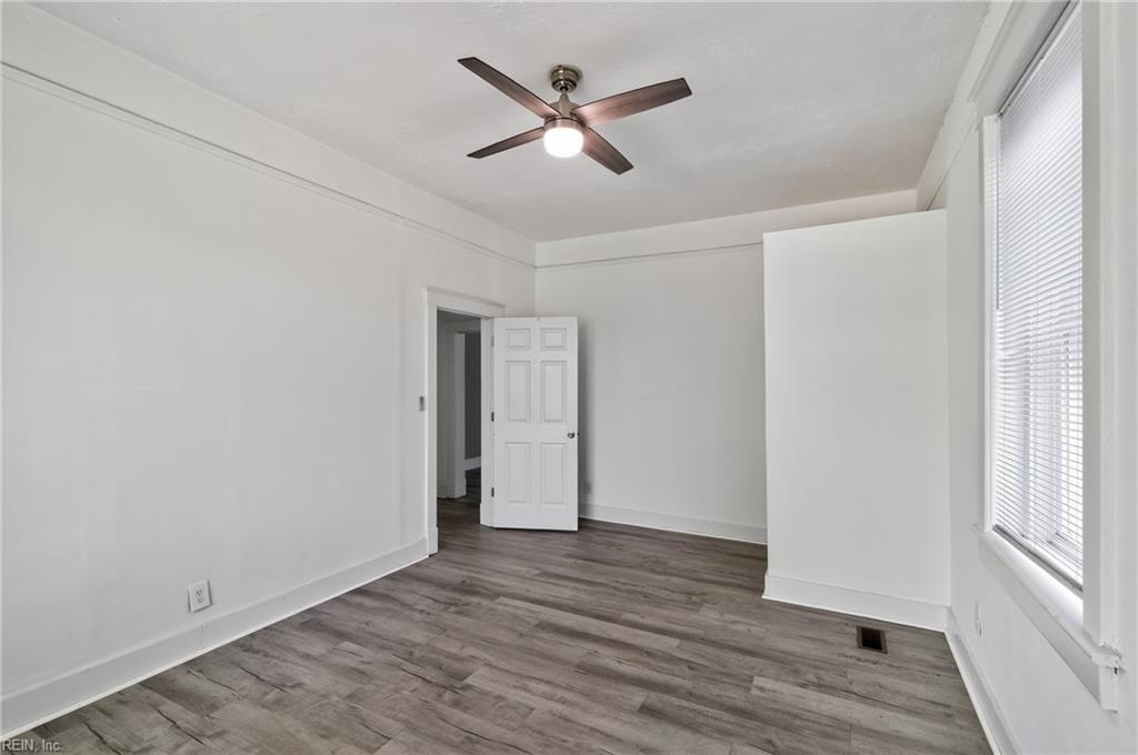 351 51st St Property Photo 11