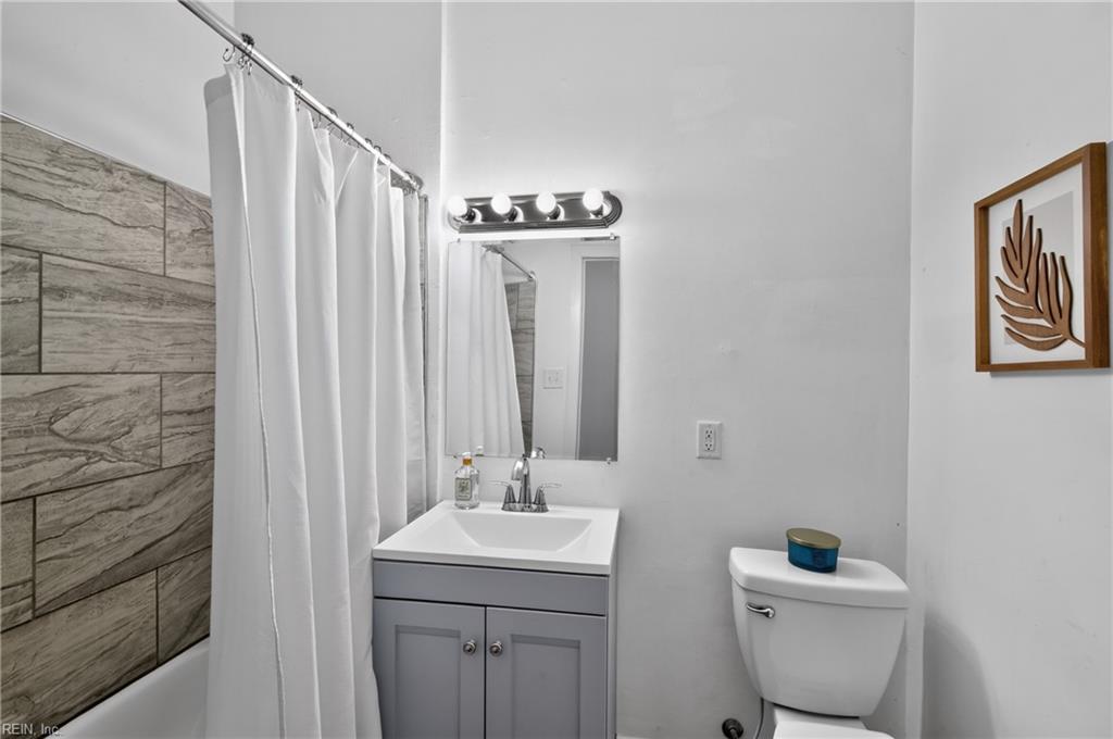 351 51st St Property Photo 22