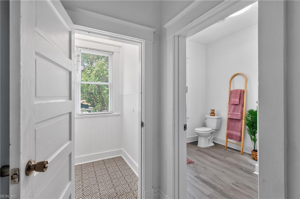 351 51st St Property Photo 28