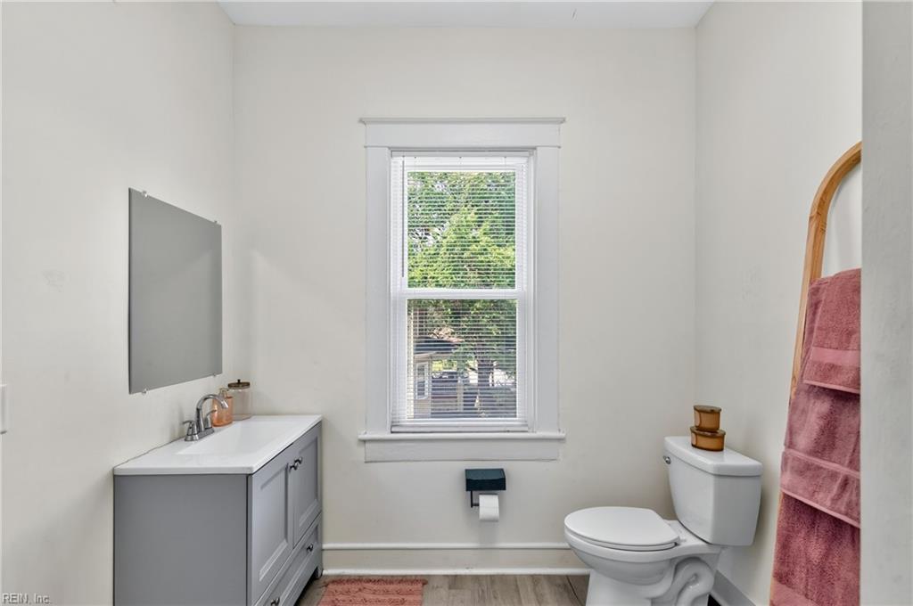 351 51st St Property Photo 31