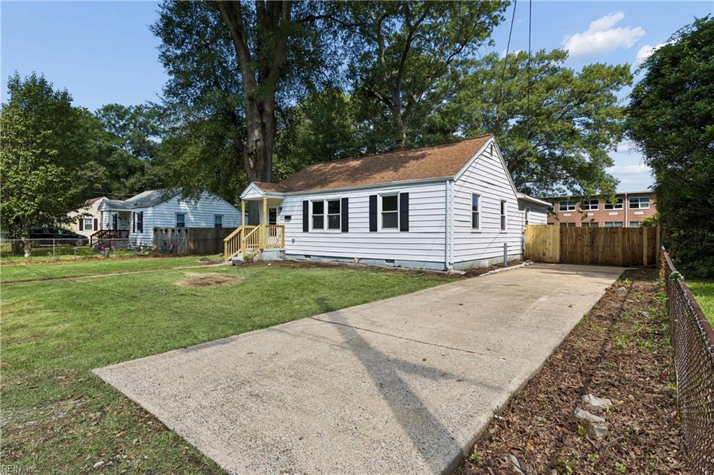621 Sterling St Property Photo 2