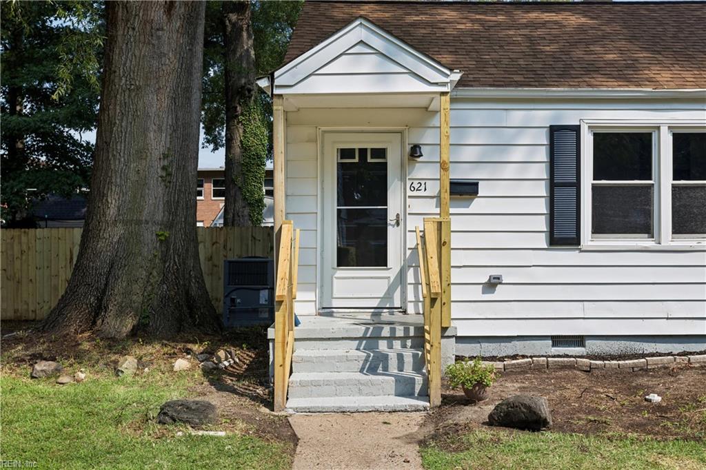 621 Sterling St Property Photo 3