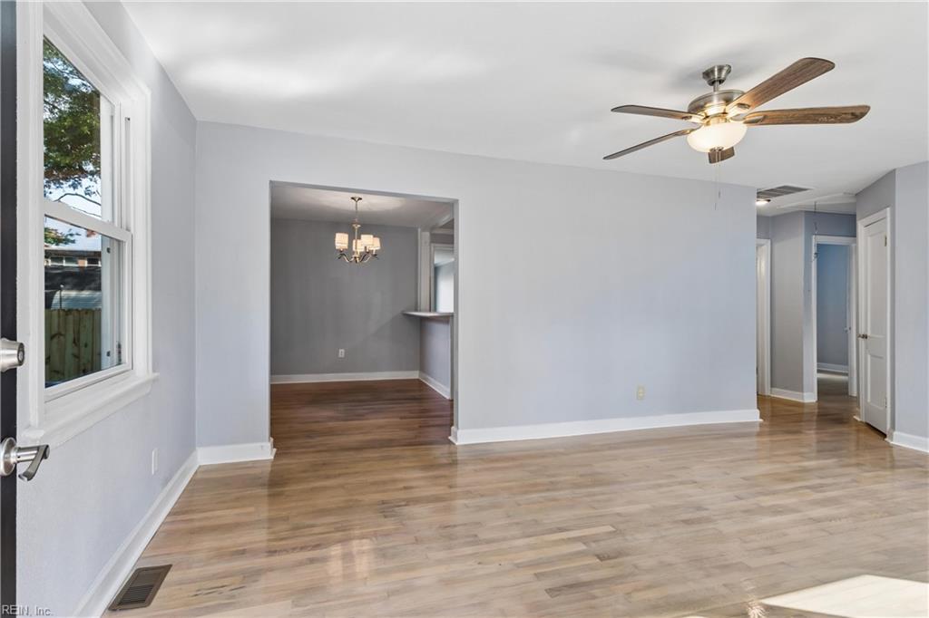 621 Sterling St Property Photo 4