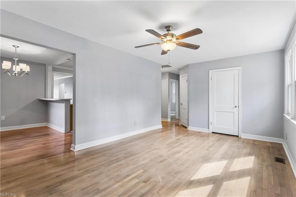 621 Sterling St Property Photo 6