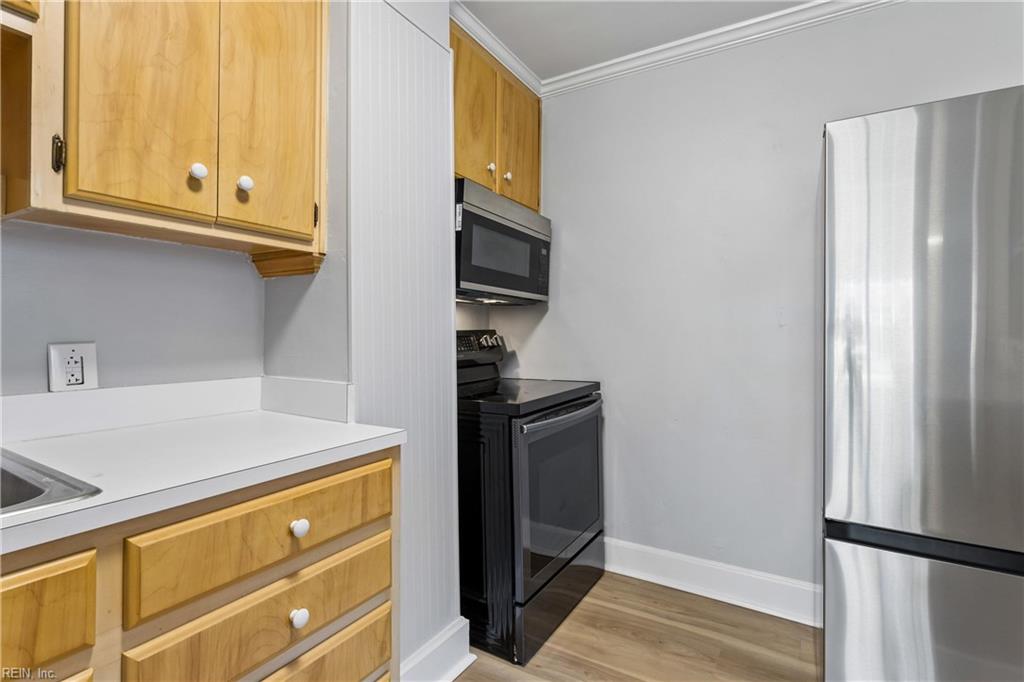 621 Sterling St Property Photo 14