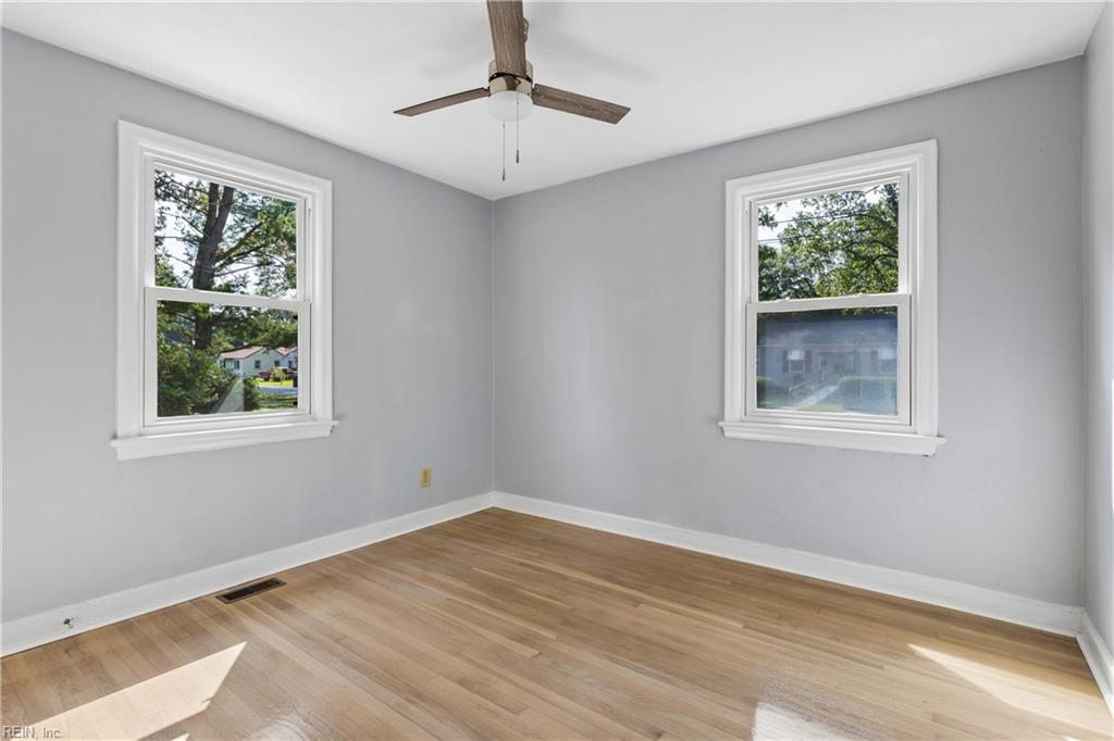 621 Sterling St Property Photo 31