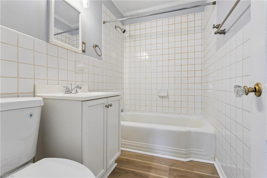 621 Sterling St Property Photo 34