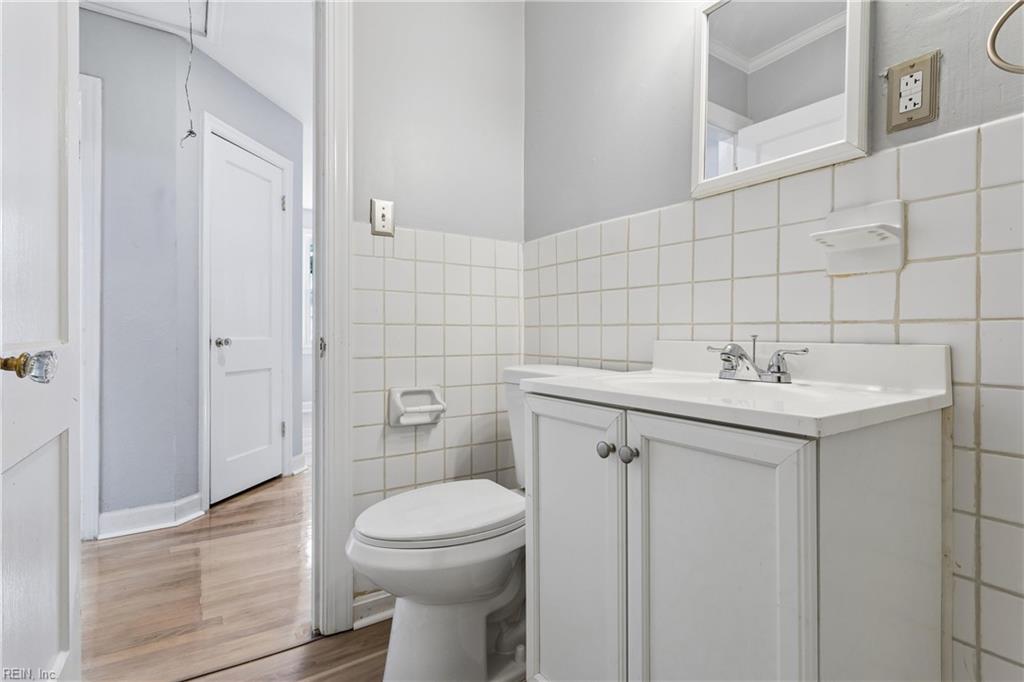 621 Sterling St Property Photo 35