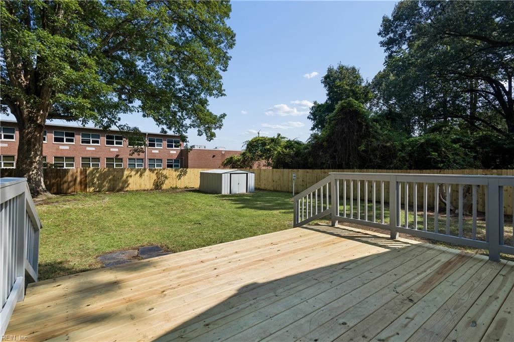 621 Sterling St Property Photo 37