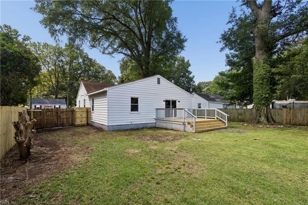 621 Sterling St Property Photo 39