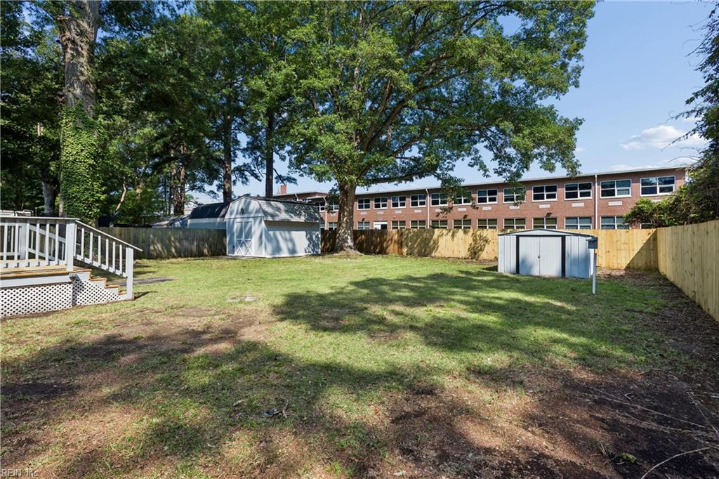 621 Sterling St Property Photo 41