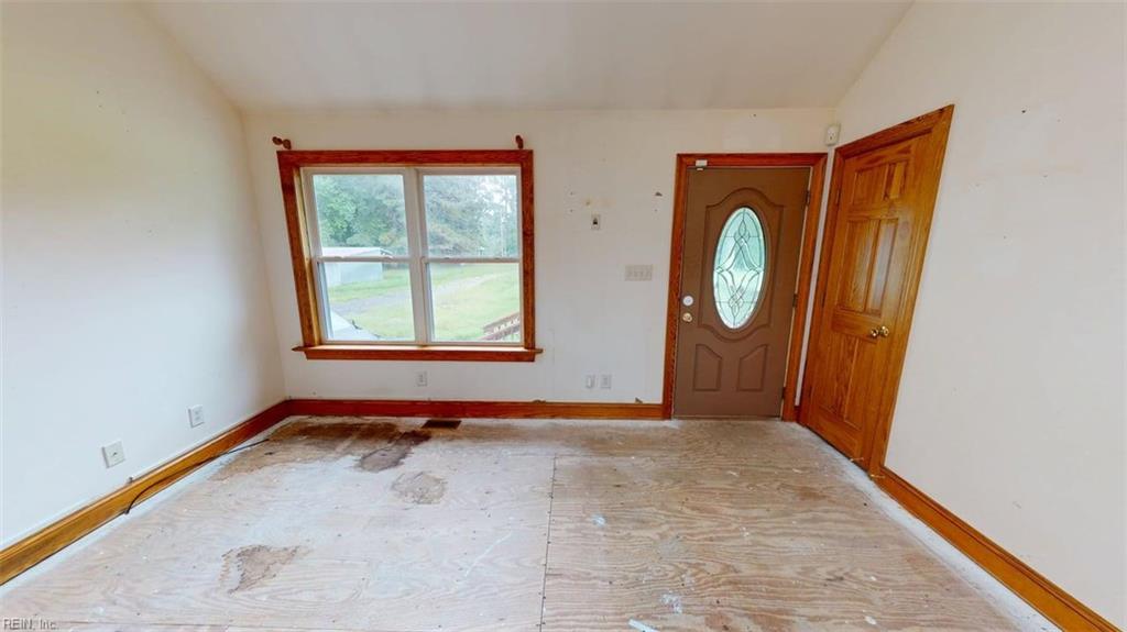 747 Silver Springs Rd Property Photo 3