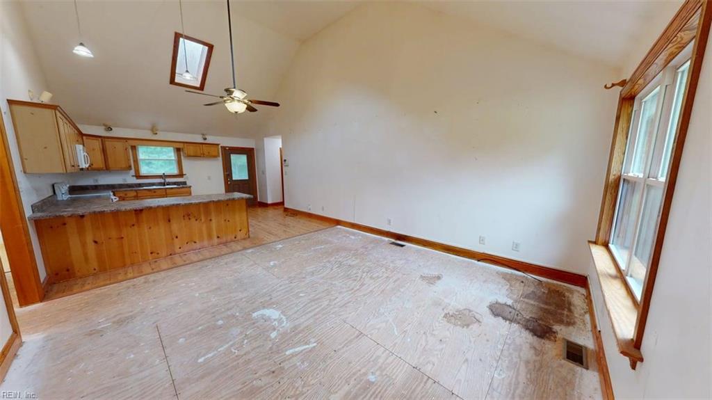 747 Silver Springs Rd Property Photo 4