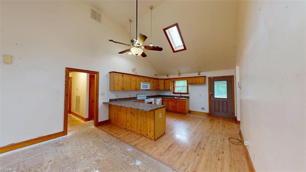747 Silver Springs Rd Property Photo 7