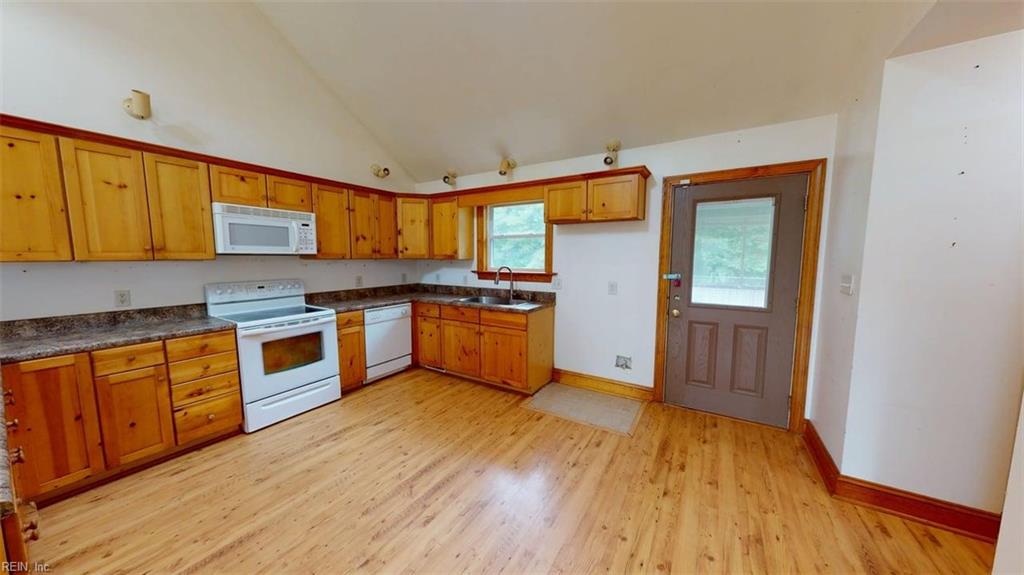 747 Silver Springs Rd Property Photo 8