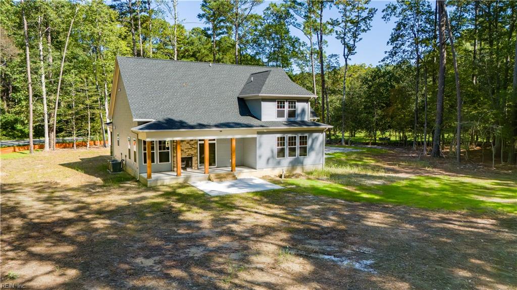 19 Grove Ave Property Photo 6