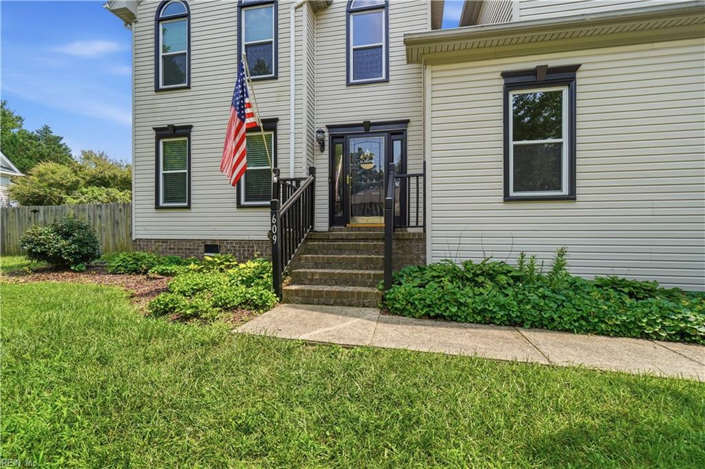 609 Edgewood Arch Property Photo 4