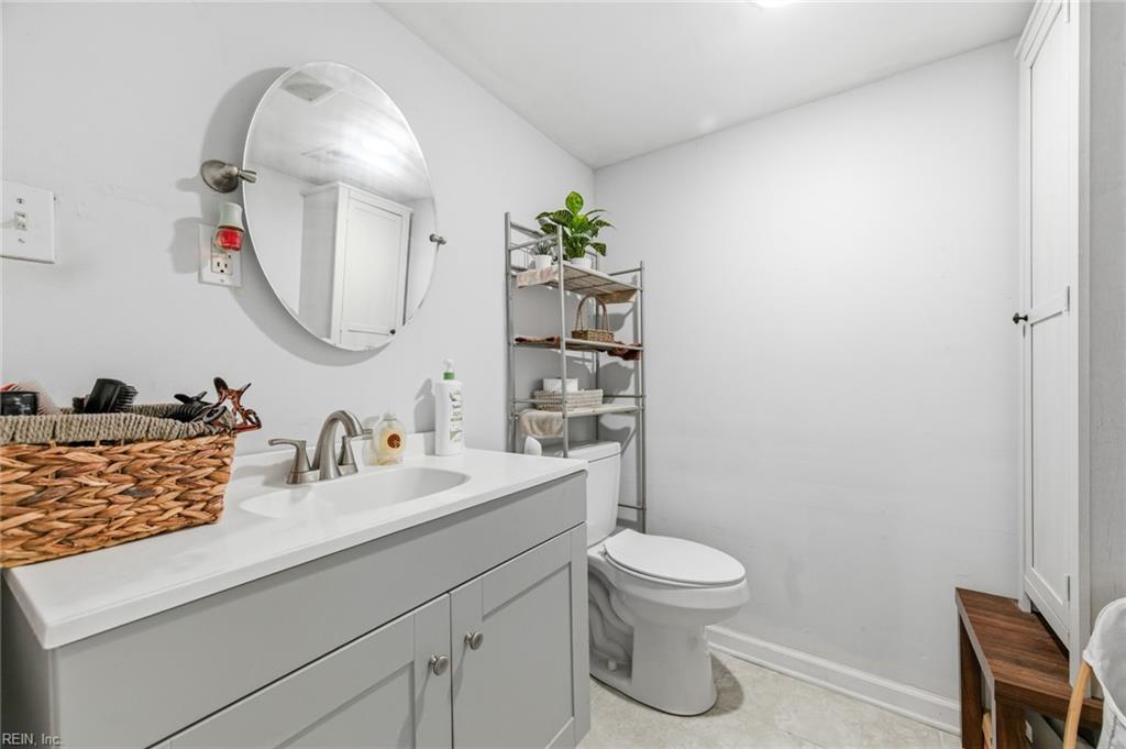 634 42nd St Property Photo 16