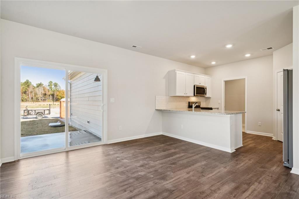 5125 Duxbury Rd Property Photo 8