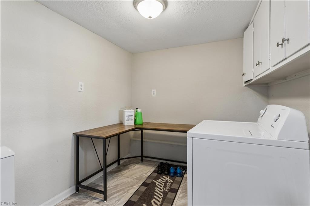 588 Windjammer Cres Property Photo 13