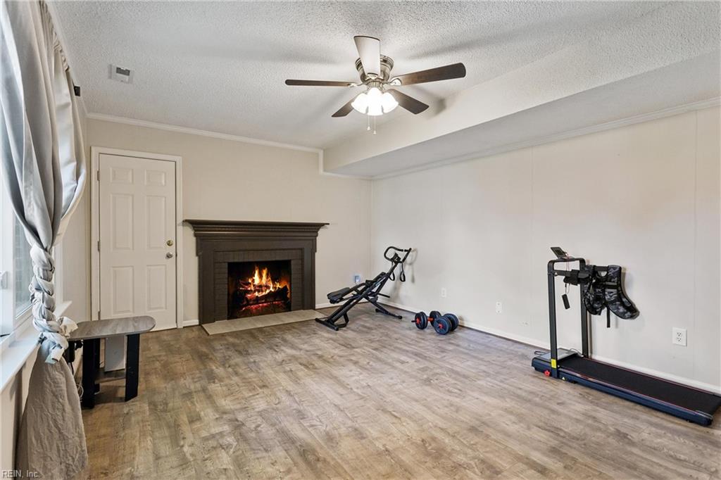 588 Windjammer Cres Property Photo 15