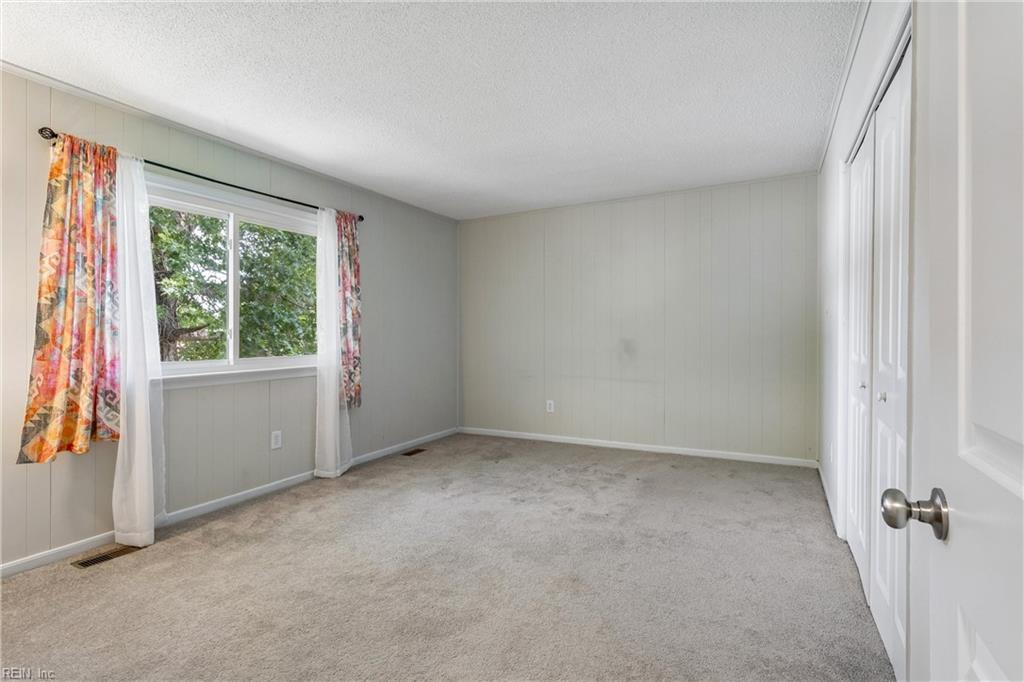 588 Windjammer Cres Property Photo 21