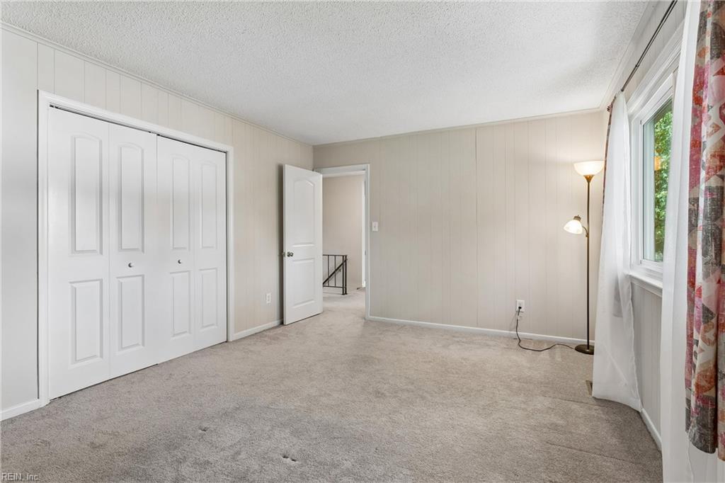 588 Windjammer Cres Property Photo 22