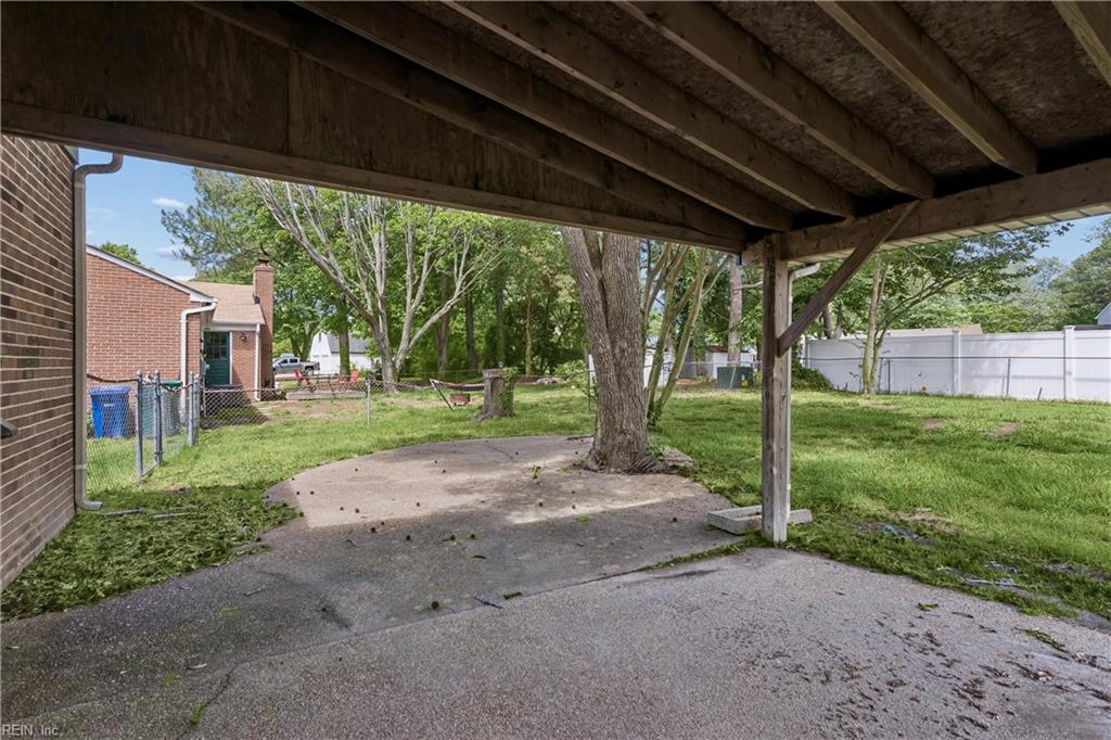 588 Windjammer Cres Property Photo 35