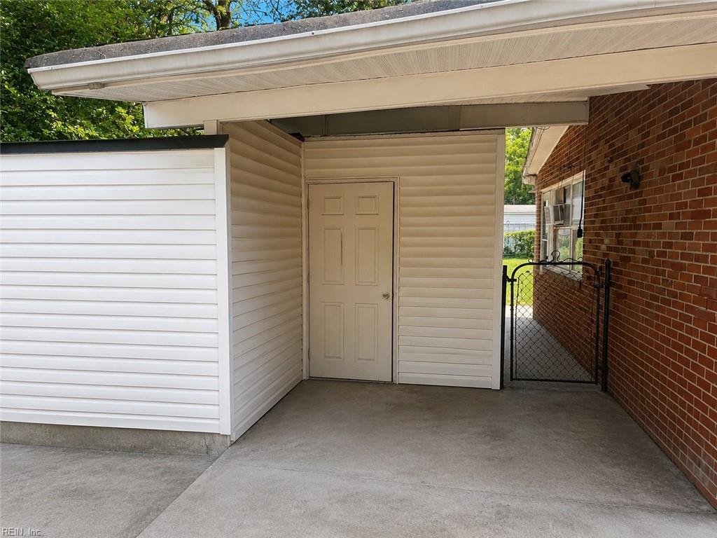 1029 Mineola Dr Property Photo 2