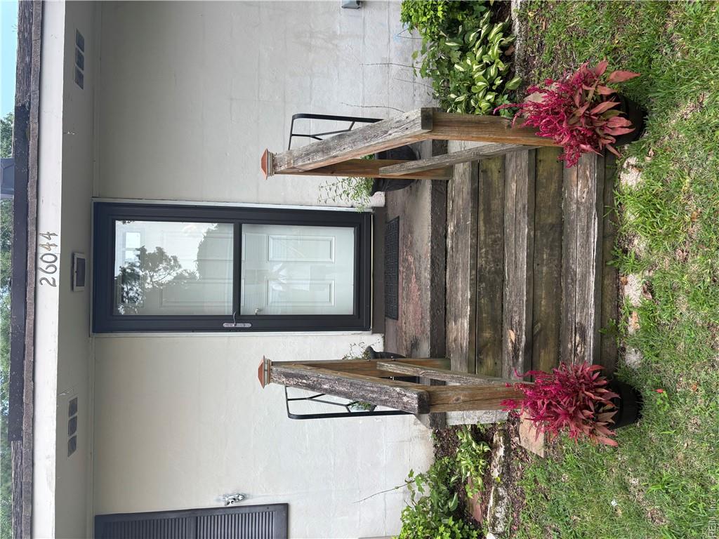 26044 Colonial St Property Photo 3