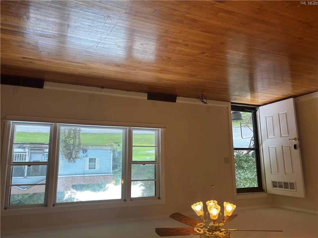26044 Colonial St Property Photo 4