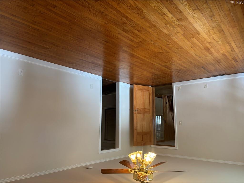 26044 Colonial St Property Photo 6