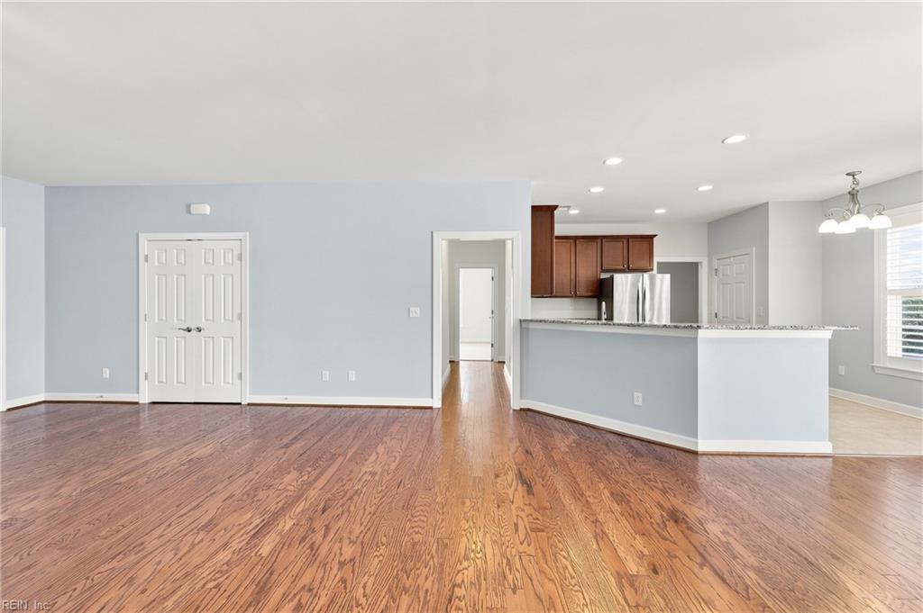 114 St James Ave Property Photo 10