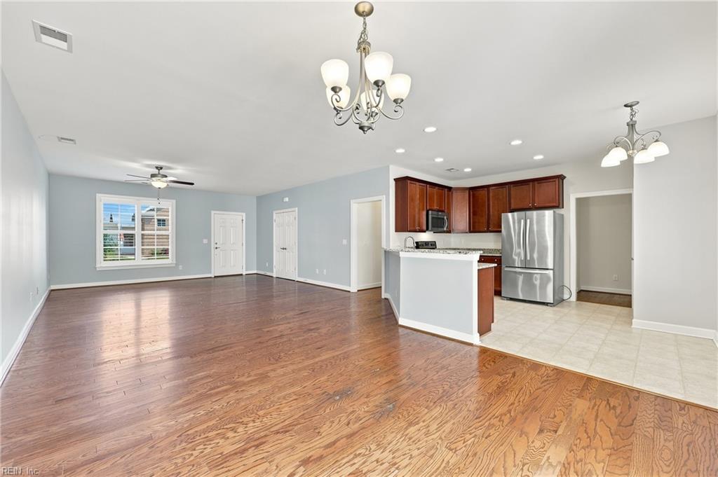 114 St James Ave Property Photo 11