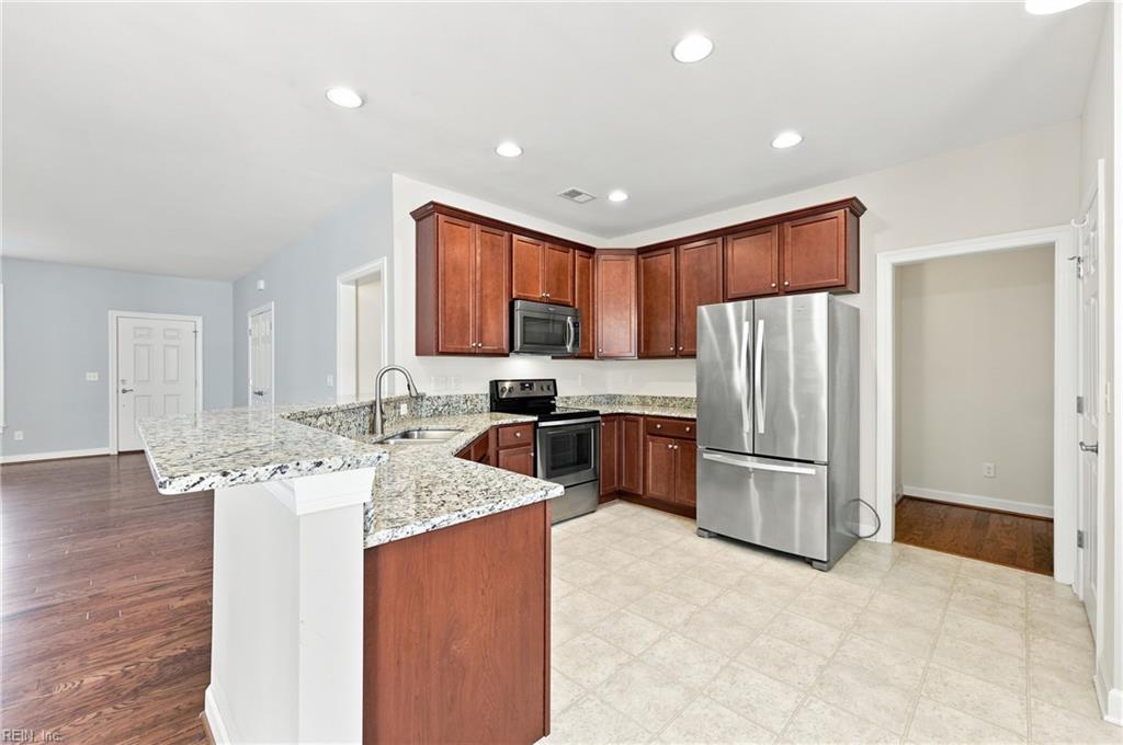 114 St James Ave Property Photo 13