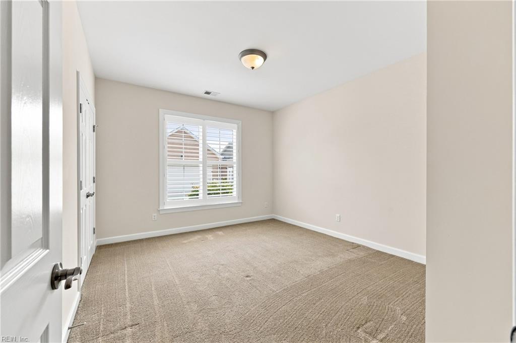 114 St James Ave Property Photo 16