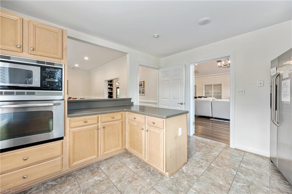 114 St James Ave Property Photo 45