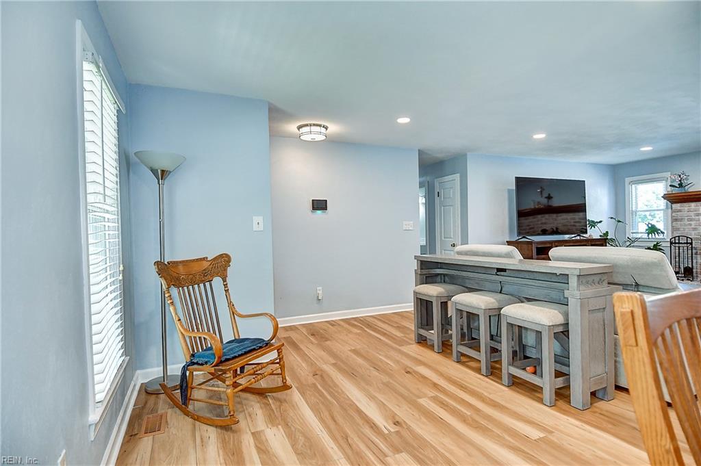 813 Woodrow Ct Property Photo 4