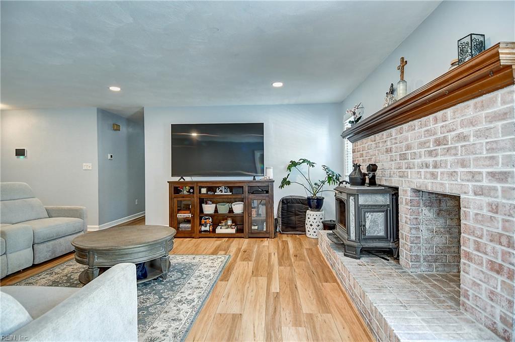 813 Woodrow Ct Property Photo 6