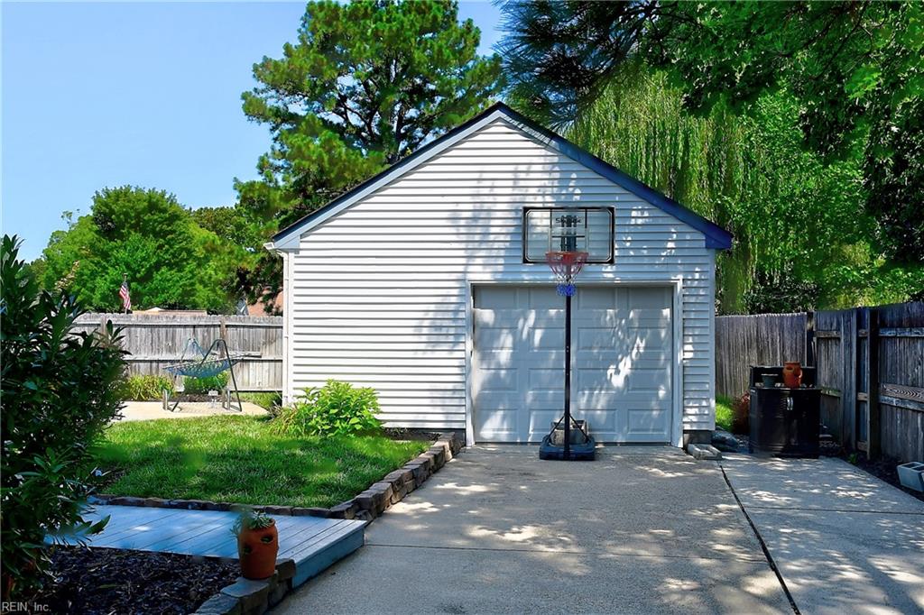 813 Woodrow Ct Property Photo 30