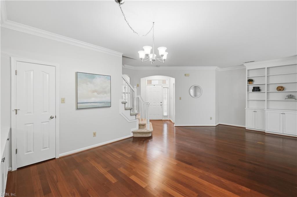 1736 Royal Cove Ct Property Photo 9