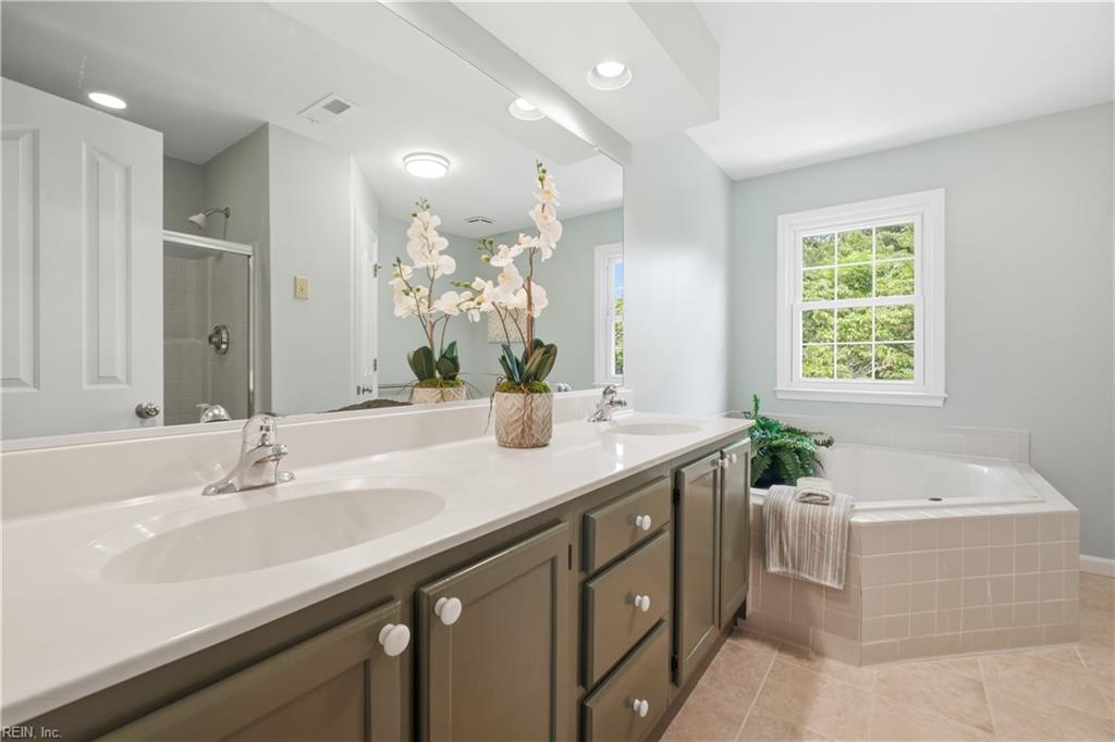 1736 Royal Cove Ct Property Photo 24