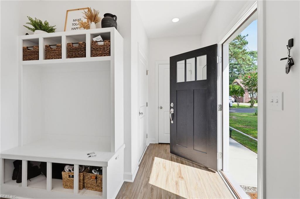 1557 Michigan Ave Property Photo 4