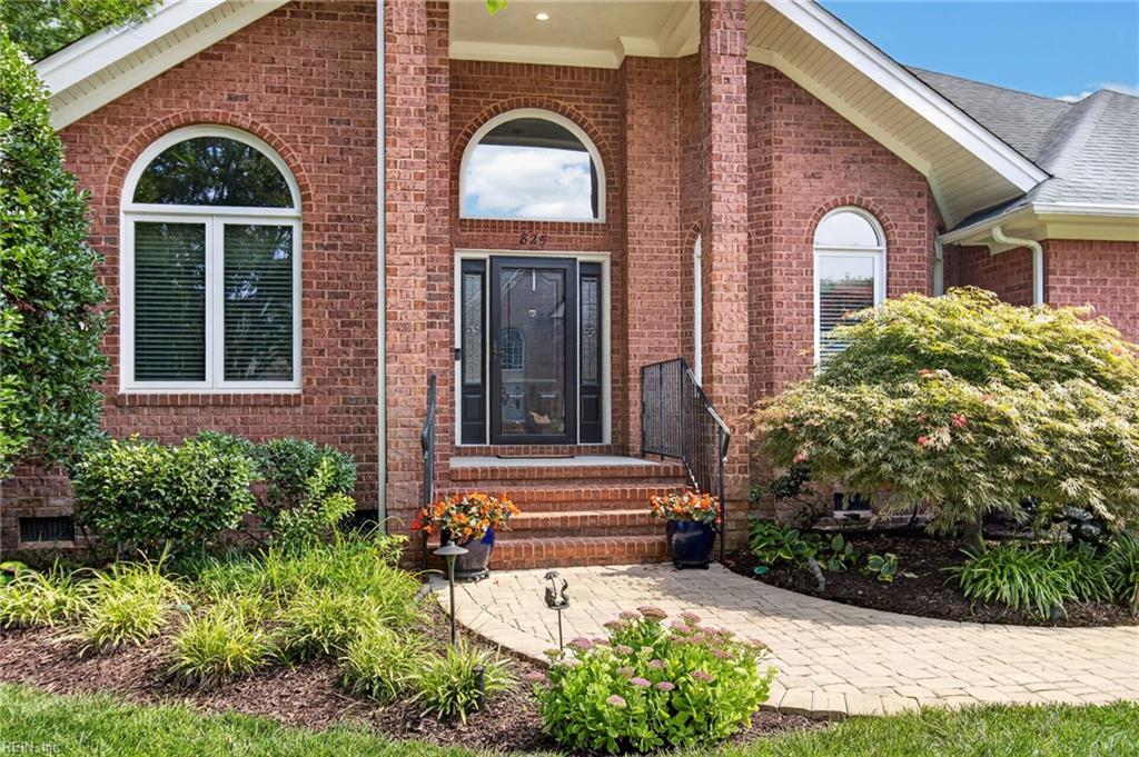 825 Waterfall Way Property Photo 3