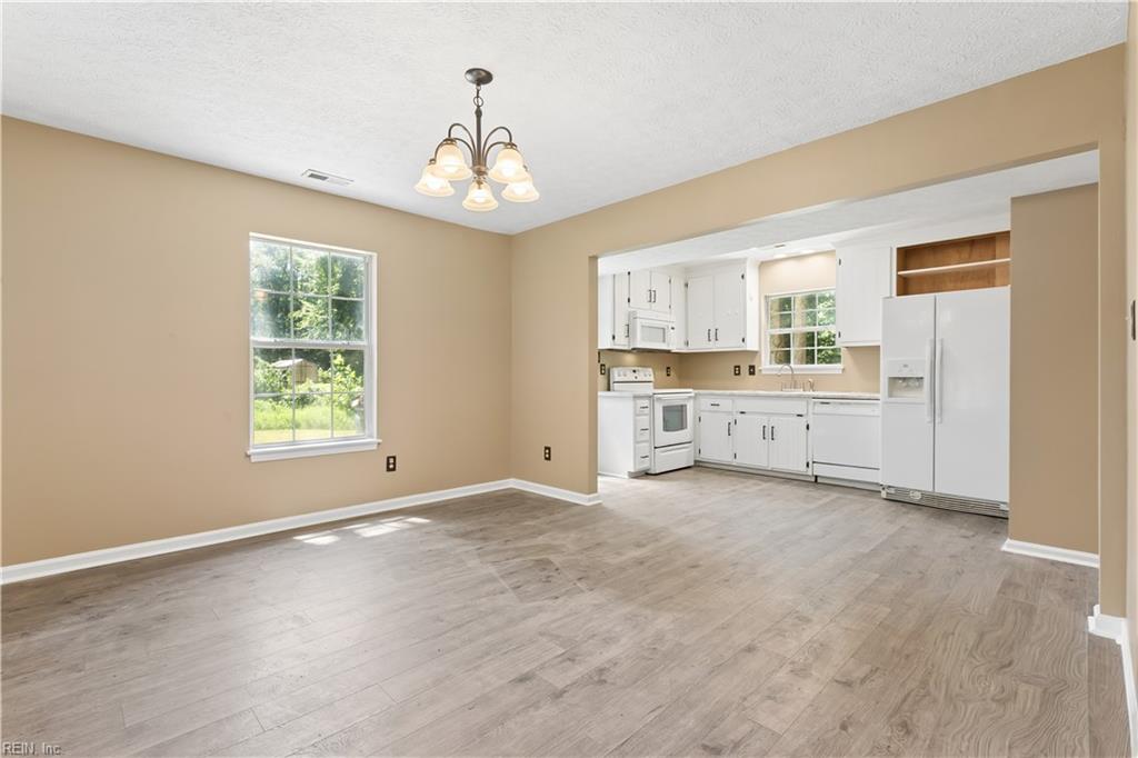 243 Windsor Rd Property Photo 6