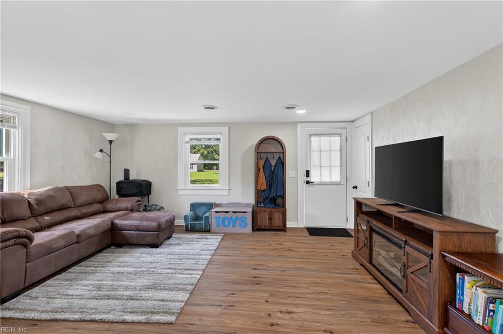 764 Greenway Rd Property Photo 5