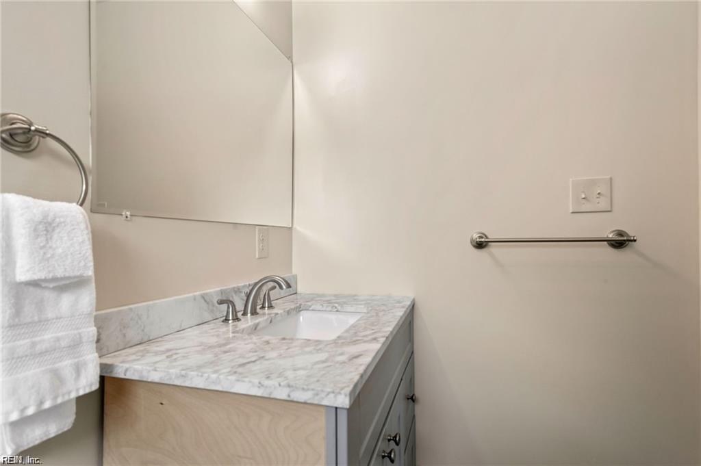 2565 Shore Dr Property Photo 23